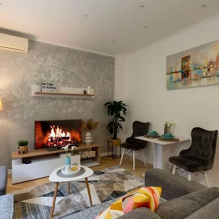 Apartment Train 23