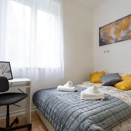 Apartment Train 23